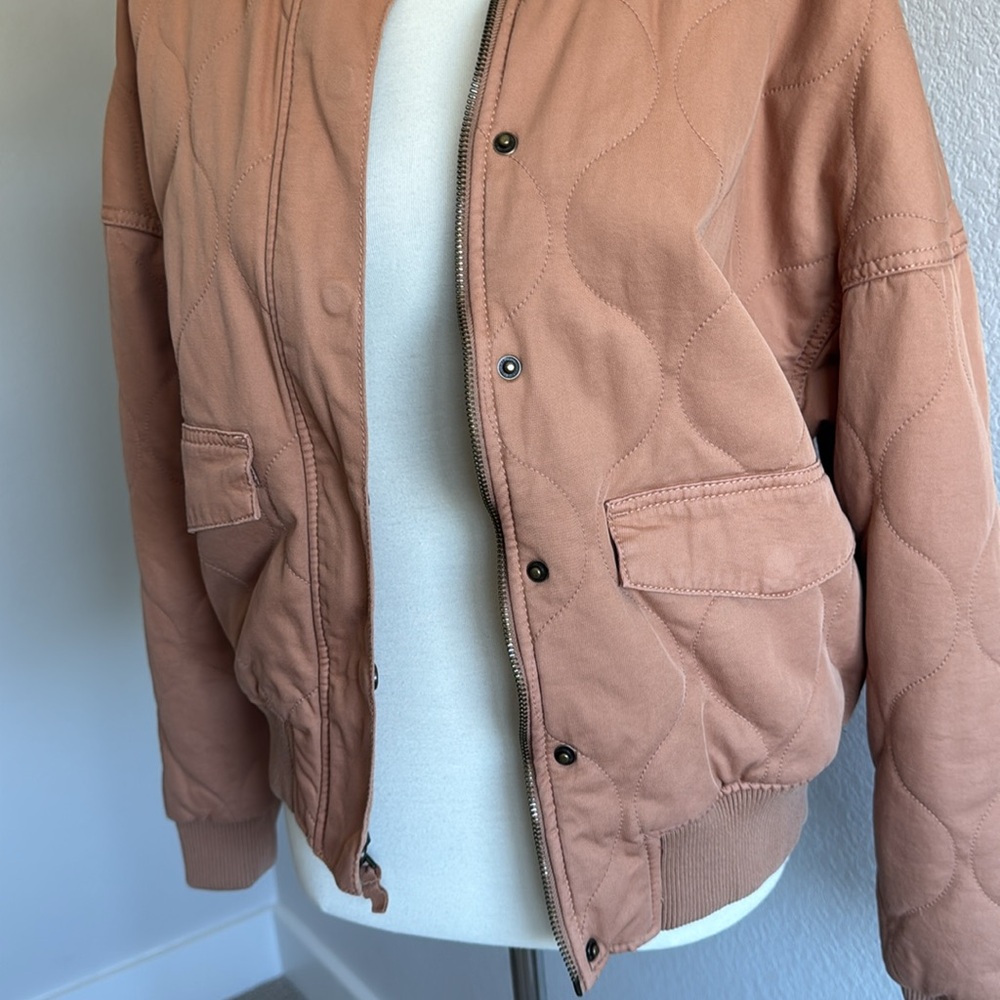 Universal thread quilted bomber jacket EUC - Picture 4 of 6
